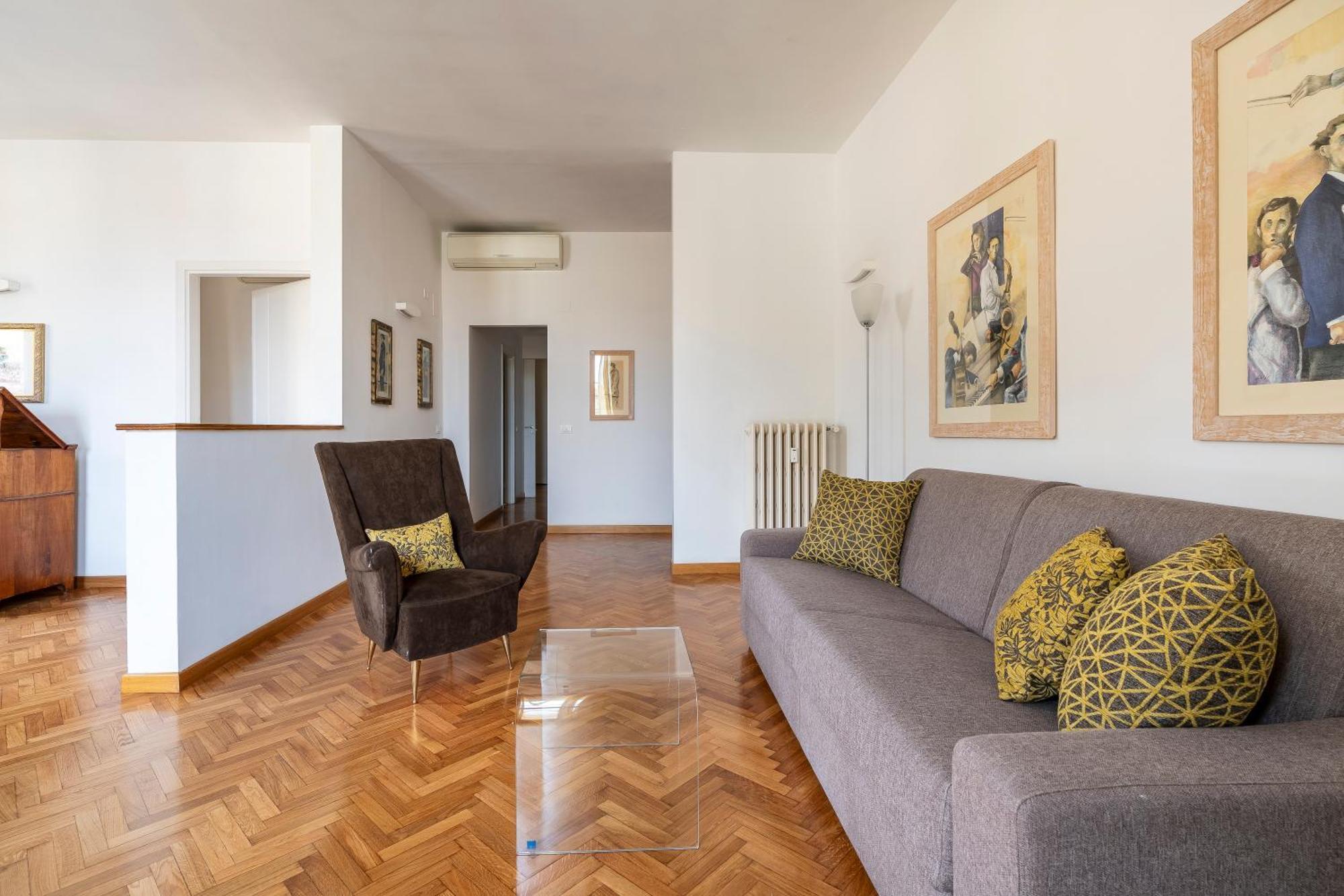 Malenchini, Apartment *